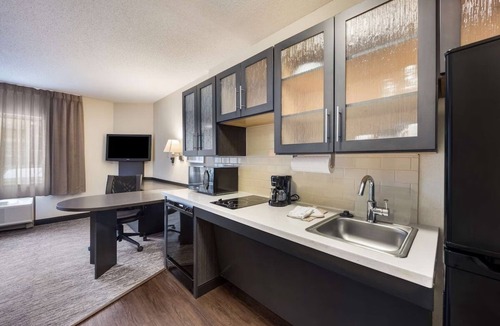 Braintree Hotel | 4 Units | Extended Boston Stay | Kitchen & Laundry | Near Aquarium & Fenway
