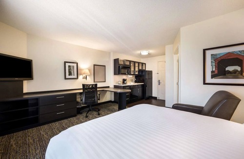 Braintree Hotel | 4 Units | Extended Boston Stay | Kitchen & Laundry | Near Aquarium & Fenway