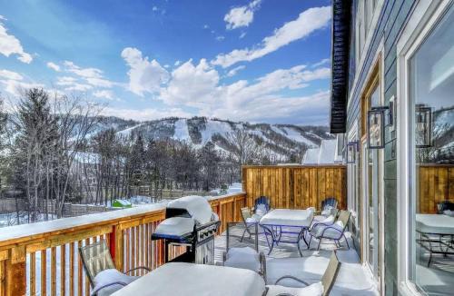 The Blue Mountains House | 7 bdrm Luxury 7 baths Private Beach Access Hot Tub
