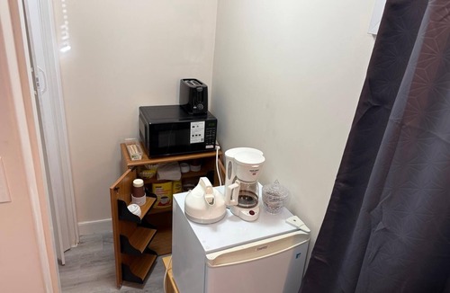 Northwest Edmonton House | A cozy legal Basement/Separate Ent &Free parking