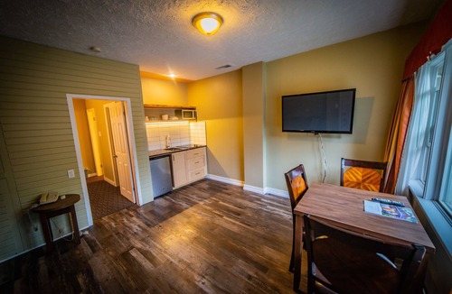 Nelson Hotel | Alpine Inn & Suites