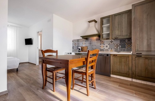 Borgo Carige Apartment | Apartment '6' with Shared Pool, Wi-Fi and Air Conditioning