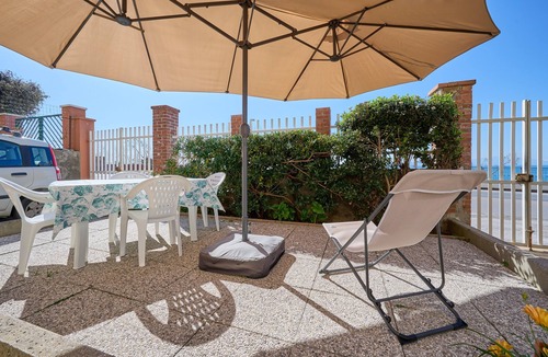 Piombino Apartment | Apartment 'Da Nonna Tina Vistamare' with Sea View and Private Garden