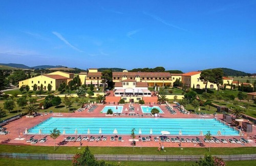 Piombino Apartment | Apartment Overlooking Piombino Beach