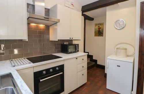 Peak District National Park Cottage | BARN COTTAGE, countryside, in Peak Forest, 985633