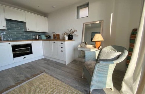 Selsey Apartment | Beachfront Self-contained one Bedroom Annex