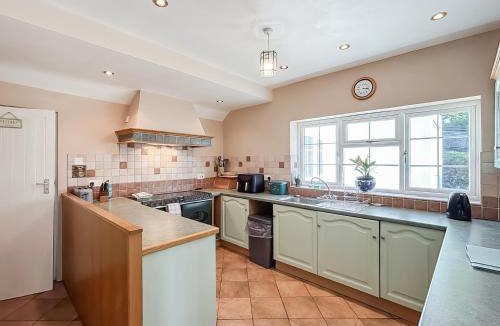 Kingswood House | Brithdir