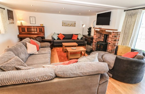 Oswestry Cottage | Cabin ∙ 5 bedrooms ∙ 11 guests