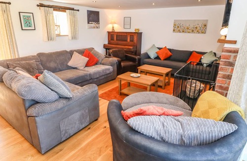 Oswestry Cottage | Cabin ∙ 5 bedrooms ∙ 11 guests