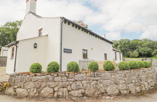 Llandudno Junction Cottage | Cabin ∙ 4 bedrooms ∙ 8 guests