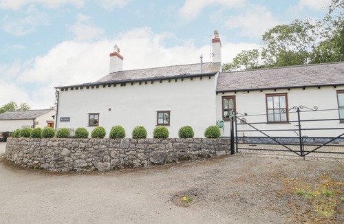 Llandudno Junction Cottage | Cabin ∙ 4 bedrooms ∙ 8 guests