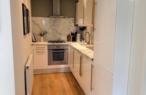 Richmond-upon-Thames Apartment | Charming riverside apartment