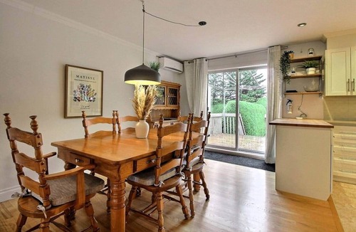 Pointe-de-Sainte-Foy House | Chic semi-detached house with terrace and parking