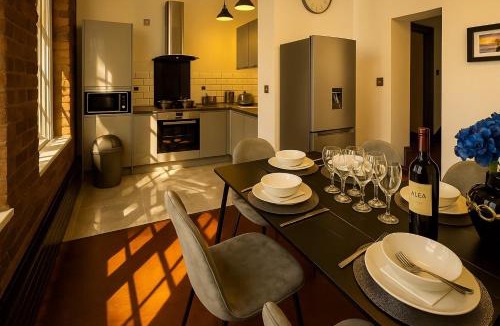 RopeWalks Apartment | City Apt for 6 with Car Park - Near Bars Dining and Train