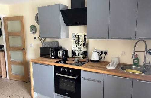 Heathton Apartment | Claverley Hideaway Sleeps 2 with Patio