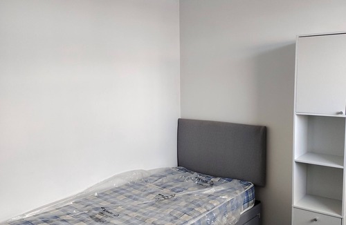 Stonnall Apartment | Compact, comfortable and convenient bedsit perfect for your stay.