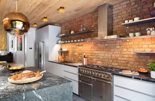 Queen's Park House | Contemporary Boutique Residence