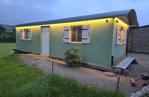 Llanbedr-dyffryn-clwyd Other | Cwt Ieir