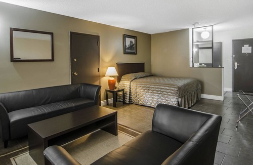 Lloydminster Hotel | Econo Lodge