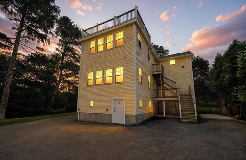 Braintree House | FIFA World Cup Spacious Lake House 4 BR, 2 BA U2