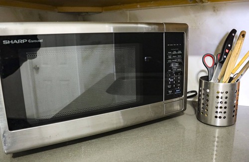 Oakwood Village Apartment | Fitted and convenient studio with parking included near downtown core