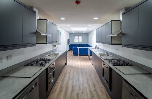 Selly Oak Apartment | Ground floor studio near QE with free parking!