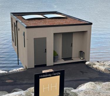 Herdla Apartment | Hideaway Herdla luxurious cabins 15 m above the sea