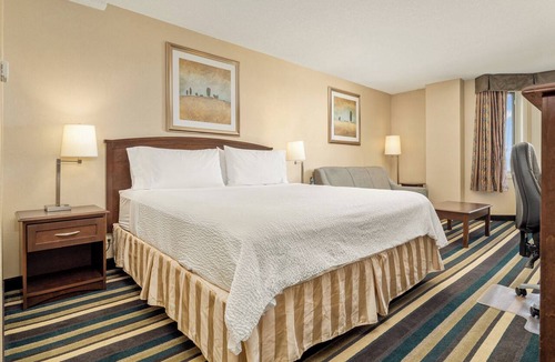 Southside Hotel | Holiday Inn Conference Center Edmonton South by IHG