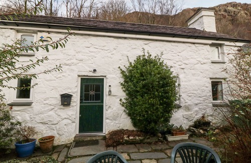 Beddgelert House | IS Y GRAIG, pet friendly, with open fire in Beddgelert