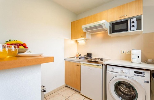 Poteries Apartment | Le Petit Oranger - Lumineux, Balcon & Parking