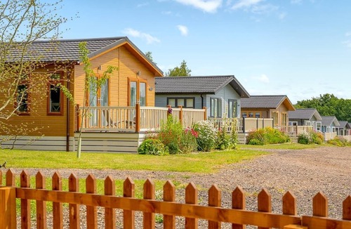 Dereham Ski Chalet | Luxury boutique style lodge with one double bedroom and one twin bedroom.