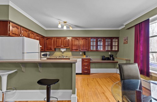Waterford Valley Apartment | Midstream Flat 2BR Wi-Fi Parking