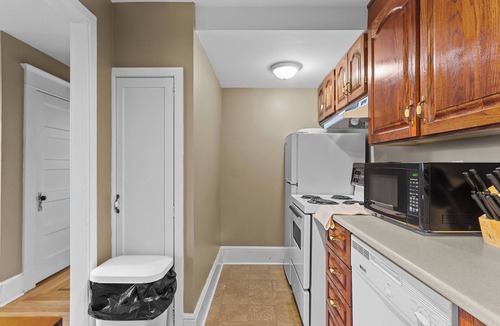 Waterford Valley Apartment | Midstream Manor 1BR Parking WiFi