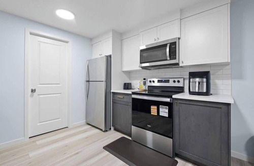 Southwest Calgary House | Modern 2BR Suite Private Entry Spruce Meadows