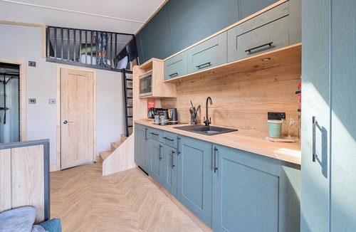 Great Houghton Cottage | Moonlit Skylight Lodge - Billing Aquadrome