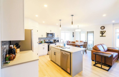 Saskatoon House | New Modern & Luxury 3BR+2.5 Bath w/Garage Home in Saskatoon, SK
