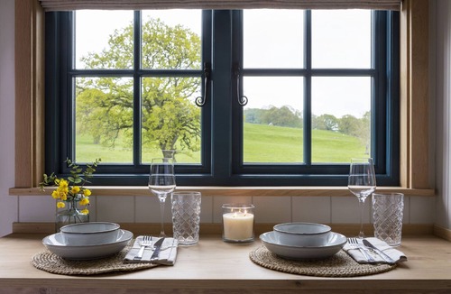 Baslow Cottage | Oak Tree Shepherd's Hut Chatsworth Estate