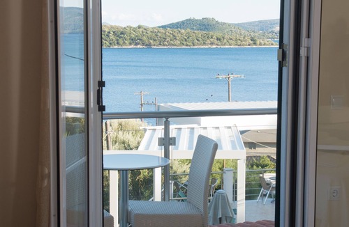 Perigiali Hotel | Oasis Hotel