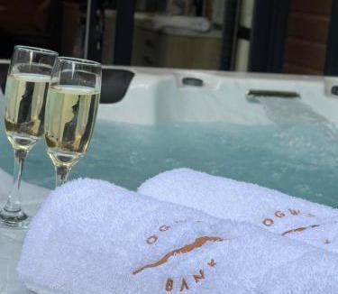 Bethesda House | P74 - Riverside Family Pod with Hot Tub