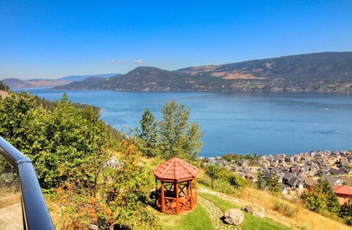 Central Okanagan Cabin | Panoramic Lakeview cabin w/fire table and private hot tub at LaCasa Resort