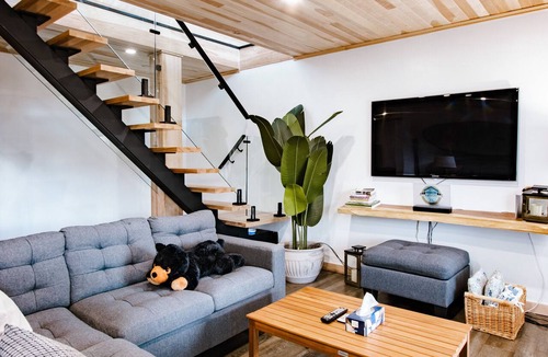 Amherst Ski Chalet | Private Lakefront Off-Grid Chalet | Sauna (Löyly) & Hot Tub w/Pizza Oven & BBQ