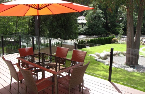 District of North Vancouver House | Riverfront Bed And Breakfast - Seymour Room