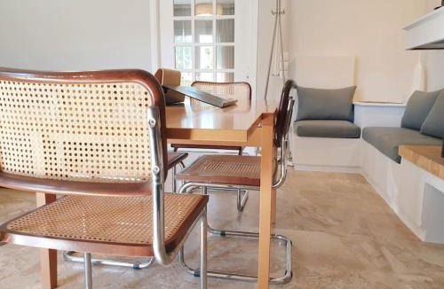 Papagou-Holargos Apartment | Rooftop Studio Apt near Metro Cholargos - 5 Min Walk