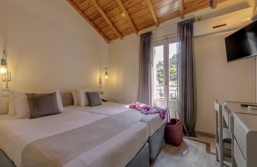 Karlovassi Hotel | Samaina Port