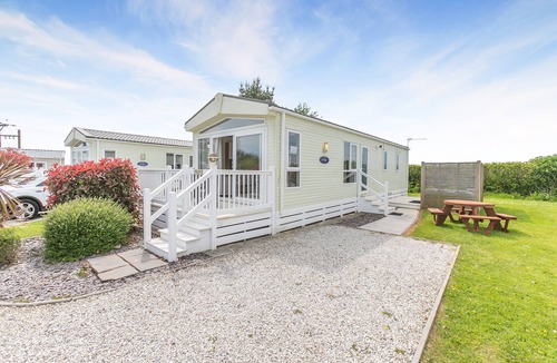 Looe House | Sandy Pebble Deluxe (Pet)