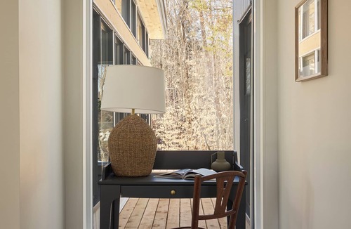 La Conception Cabin | Scandinavian inspired 2 bedroom cabin near Mont Tremblant | Hot tub | Fireplace