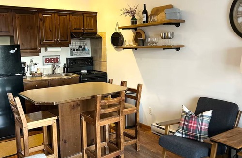 Big White Ski Resort House | Ski-In Townhouse in Big White with Hot Tub