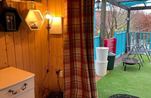Mainland Cabin | Sleeps 2, includes breakfast