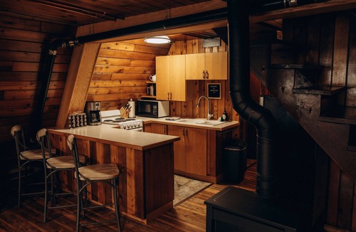 Silver Star Mountain Cabin | Slope-Side Bliss: A-Frame Haven with Private Hot Tub (Sleeps 7)