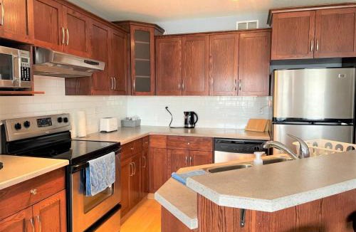 Camrose House | Spacious Duplex